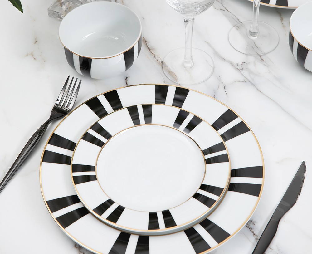 gold line porcelain dinner plate.jpg